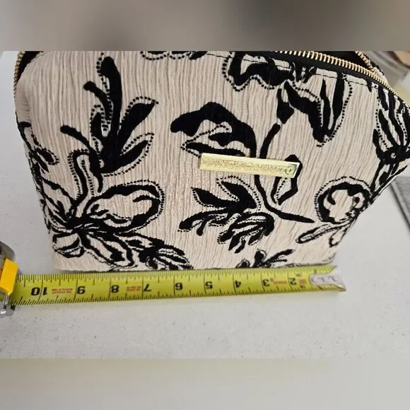 New- Vince Camuto Black and Cream Floral Women's Pouch - Picture 8 of 9